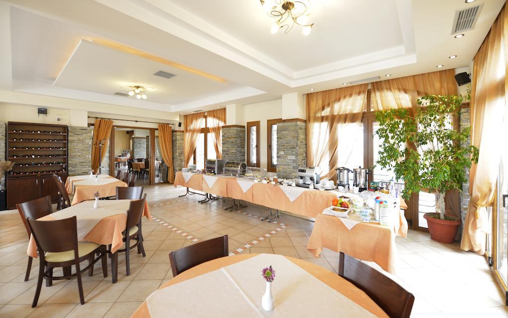 Yannis Hotel Krinidhes ภายนอก รูปภาพ